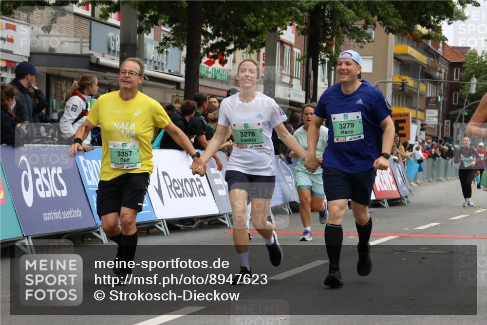 21.09.2025 - PSD Bank Halbmarathon Strokosch-Dieckow http://msf.ph/oto/8947623 21.09.2025 12:27:01 Ziel 3277, 3278, 3279, 3330, 3353, 3357, 3856 meine-sportfotos.de