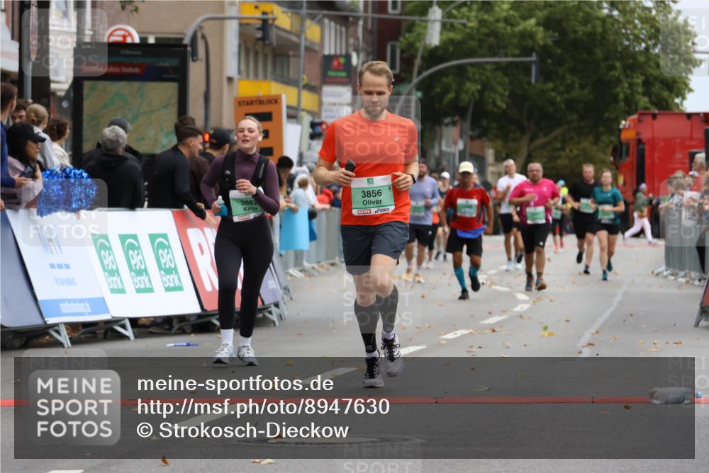 21.09.2025 - PSD Bank Halbmarathon Strokosch-Dieckow http://msf.ph/oto/8947630 21.09.2025 12:27:06 Ziel 3277, 3278, 3279, 3330, 3353, 3357, 3856, 3882 meine-sportfotos.de