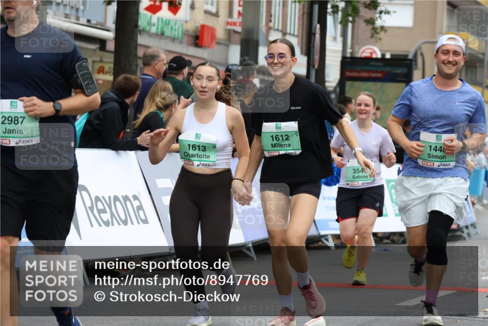 21.09.2025 - PSD Bank Halbmarathon Strokosch-Dieckow http://msf.ph/oto/8947769 21.09.2025 12:23:41 Ziel 1011, 1012, 1013, 1166, 1448, 1449, 1612, 1613, 2729, 2987, 3225, 3359, 3368, 3515, 3546 meine-sportfotos.de