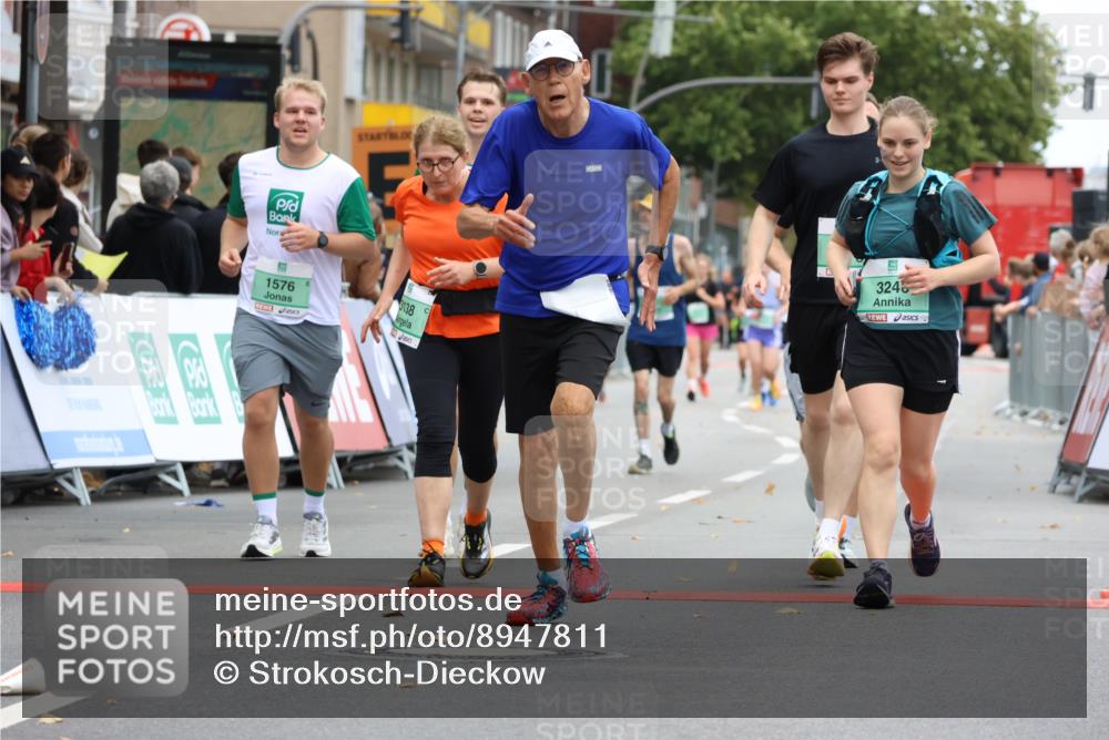 21.09.2025 - PSD Bank Halbmarathon Strokosch-Dieckow http://msf.ph/oto/8947811 21.09.2025 12:23:56 Ziel 1005, 1163, 1166, 1380, 1575, 1576, 2250, 2729, 2810, 2827, 3138, 3240, 3359, 3616 meine-sportfotos.de