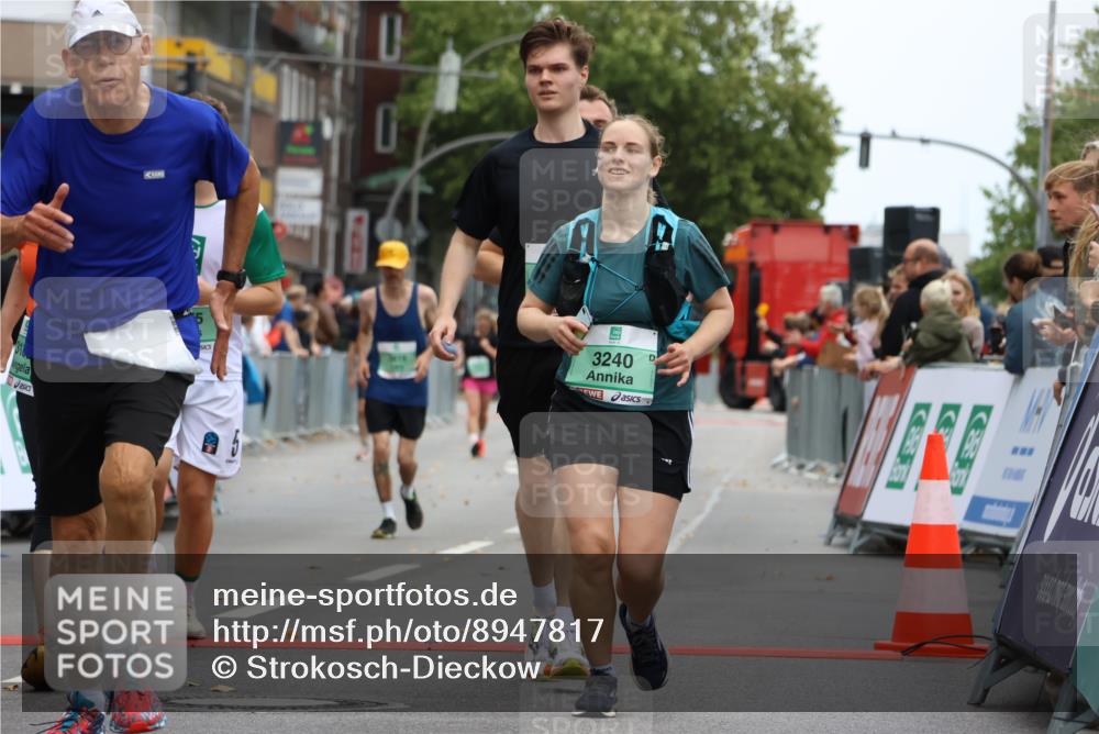 21.09.2025 - PSD Bank Halbmarathon Strokosch-Dieckow http://msf.ph/oto/8947817 21.09.2025 12:23:58 Ziel 1005, 1163, 1380, 1575, 1576, 2250, 2810, 2827, 3138, 3240, 3616 meine-sportfotos.de
