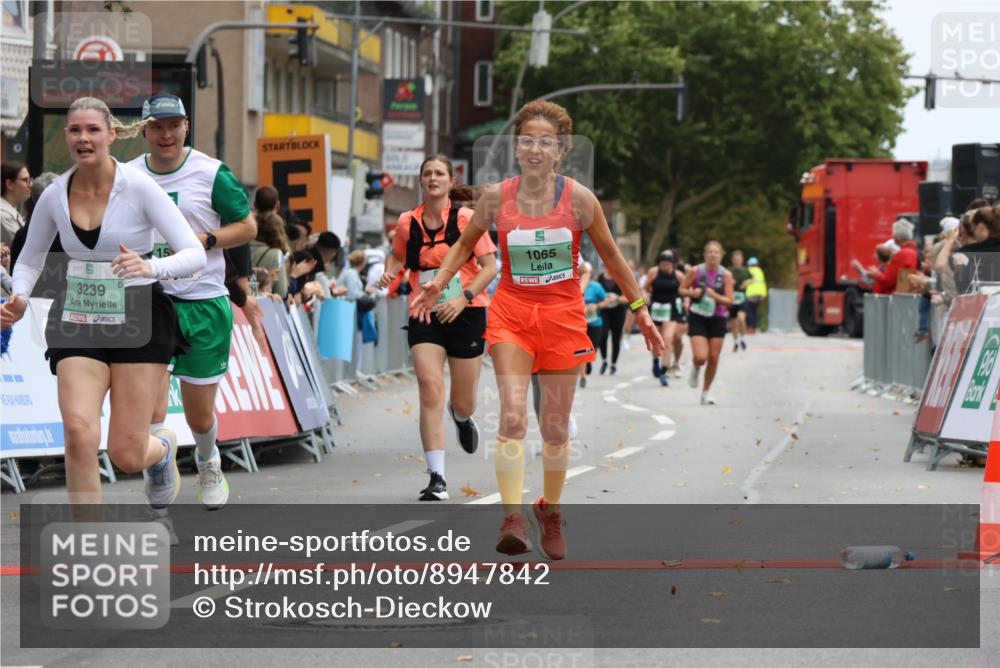 21.09.2025 - PSD Bank Halbmarathon Strokosch-Dieckow http://msf.ph/oto/8947842 21.09.2025 12:28:45 Ziel 1065, 1573, 3239, 3684, 3685 meine-sportfotos.de