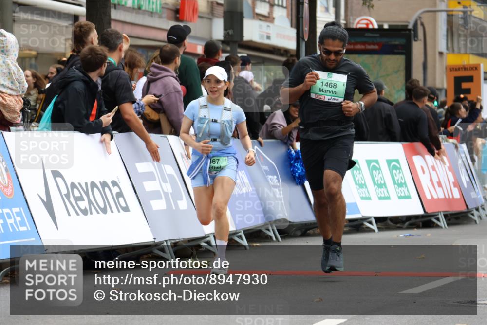 21.09.2025 - PSD Bank Halbmarathon Strokosch-Dieckow http://msf.ph/oto/8947930 21.09.2025 12:29:54 Ziel 1467, 1468, 3287, 3351 meine-sportfotos.de