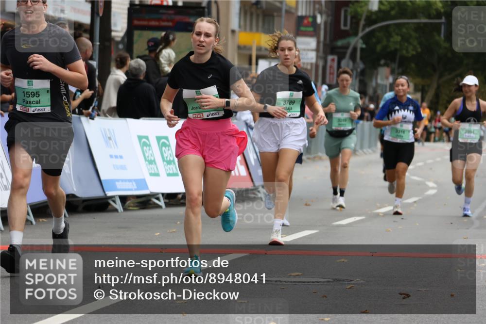 21.09.2025 - PSD Bank Halbmarathon Strokosch-Dieckow http://msf.ph/oto/8948041 21.09.2025 12:32:01 Ziel 1595, 1596, 2679, 3289, 3316, 3789, 3994 meine-sportfotos.de