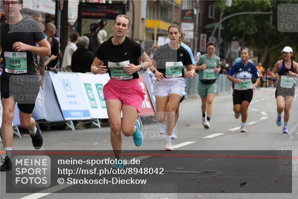 21.09.2025 - PSD Bank Halbmarathon Strokosch-Dieckow http://msf.ph/oto/8948042 21.09.2025 12:32:02 Ziel 1595, 1596, 2679, 3289, 3316, 3789, 3994 meine-sportfotos.de
