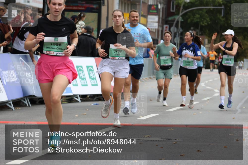 21.09.2025 - PSD Bank Halbmarathon Strokosch-Dieckow http://msf.ph/oto/8948044 21.09.2025 12:32:02 Ziel 1595, 1596, 2679, 3289, 3316, 3789, 3994 meine-sportfotos.de