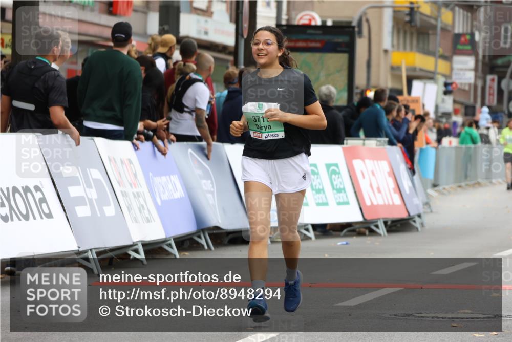 21.09.2025 - PSD Bank Halbmarathon Strokosch-Dieckow http://msf.ph/oto/8948294 21.09.2025 12:37:50 Ziel 3377, 3405, 3553, 3717 meine-sportfotos.de