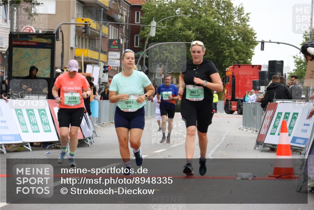 21.09.2025 - PSD Bank Halbmarathon Strokosch-Dieckow http://msf.ph/oto/8948335 21.09.2025 12:38:42 Ziel 3158, 3821, 3861 meine-sportfotos.de