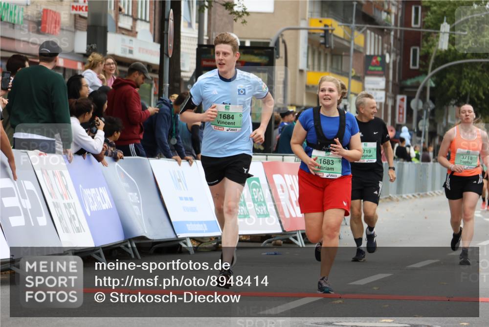 21.09.2025 - PSD Bank Halbmarathon Strokosch-Dieckow http://msf.ph/oto/8948414 21.09.2025 12:40:37 Ziel 1683, 1684, 3718, 3719 meine-sportfotos.de