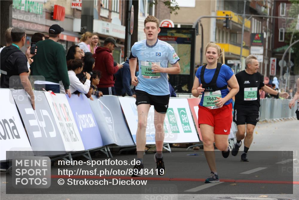21.09.2025 - PSD Bank Halbmarathon Strokosch-Dieckow http://msf.ph/oto/8948419 21.09.2025 12:40:38 Ziel 1683, 1684, 3718, 3719 meine-sportfotos.de
