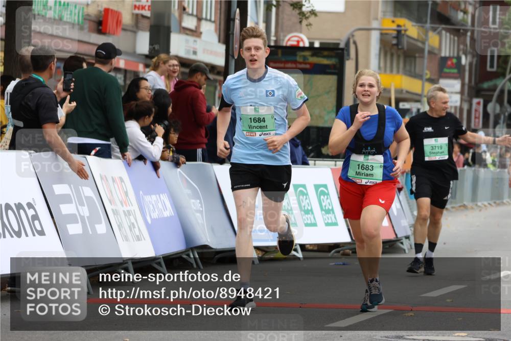 21.09.2025 - PSD Bank Halbmarathon Strokosch-Dieckow http://msf.ph/oto/8948421 21.09.2025 12:40:38 Ziel 1683, 1684, 3718, 3719 meine-sportfotos.de