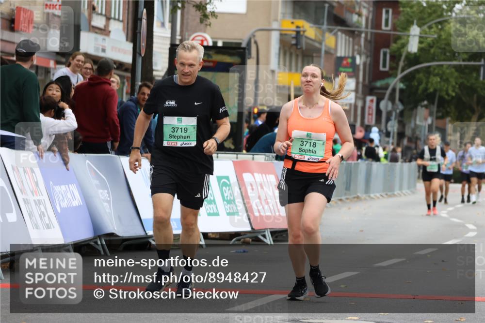 21.09.2025 - PSD Bank Halbmarathon Strokosch-Dieckow http://msf.ph/oto/8948427 21.09.2025 12:40:41 Ziel 1683, 1684, 3718, 3719 meine-sportfotos.de