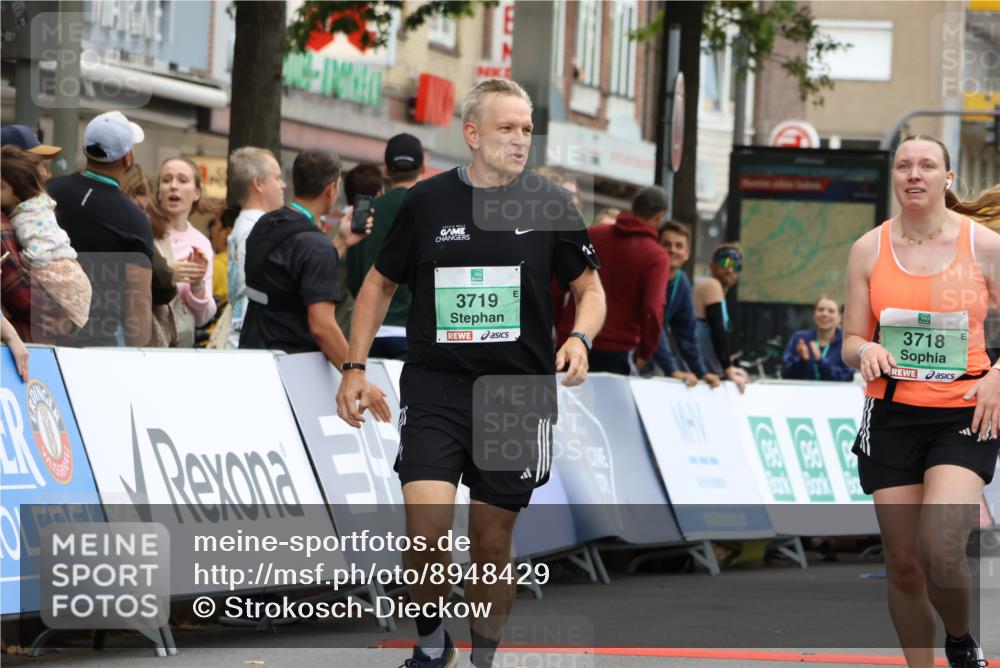 21.09.2025 - PSD Bank Halbmarathon Strokosch-Dieckow http://msf.ph/oto/8948429 21.09.2025 12:40:43 Ziel 1683, 1684, 3718, 3719 meine-sportfotos.de