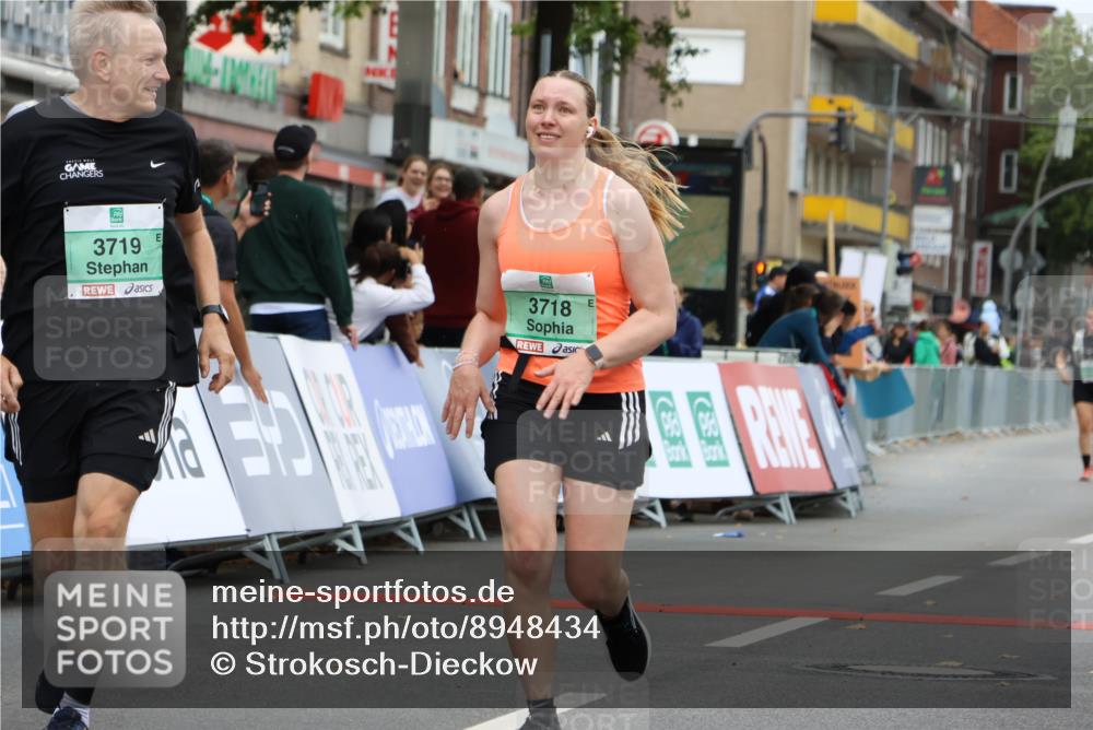 21.09.2025 - PSD Bank Halbmarathon Strokosch-Dieckow http://msf.ph/oto/8948434 21.09.2025 12:40:44 Ziel 1683, 1684, 3718, 3719 meine-sportfotos.de