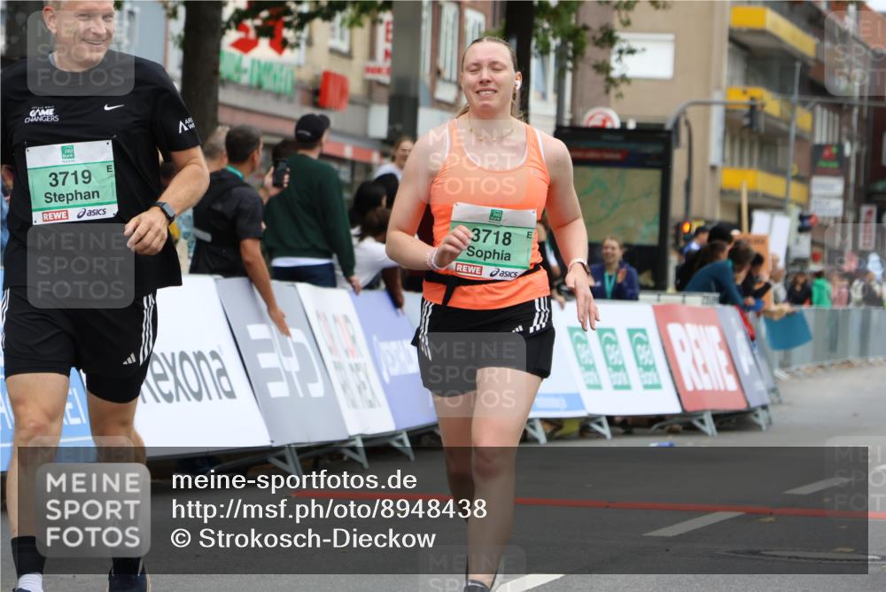21.09.2025 - PSD Bank Halbmarathon Strokosch-Dieckow http://msf.ph/oto/8948438 21.09.2025 12:40:44 Ziel 1683, 1684, 3718, 3719 meine-sportfotos.de