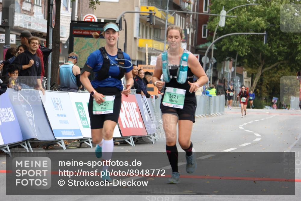 21.09.2025 - PSD Bank Halbmarathon Strokosch-Dieckow http://msf.ph/oto/8948772 21.09.2025 12:47:07 Ziel 3420, 3421 meine-sportfotos.de