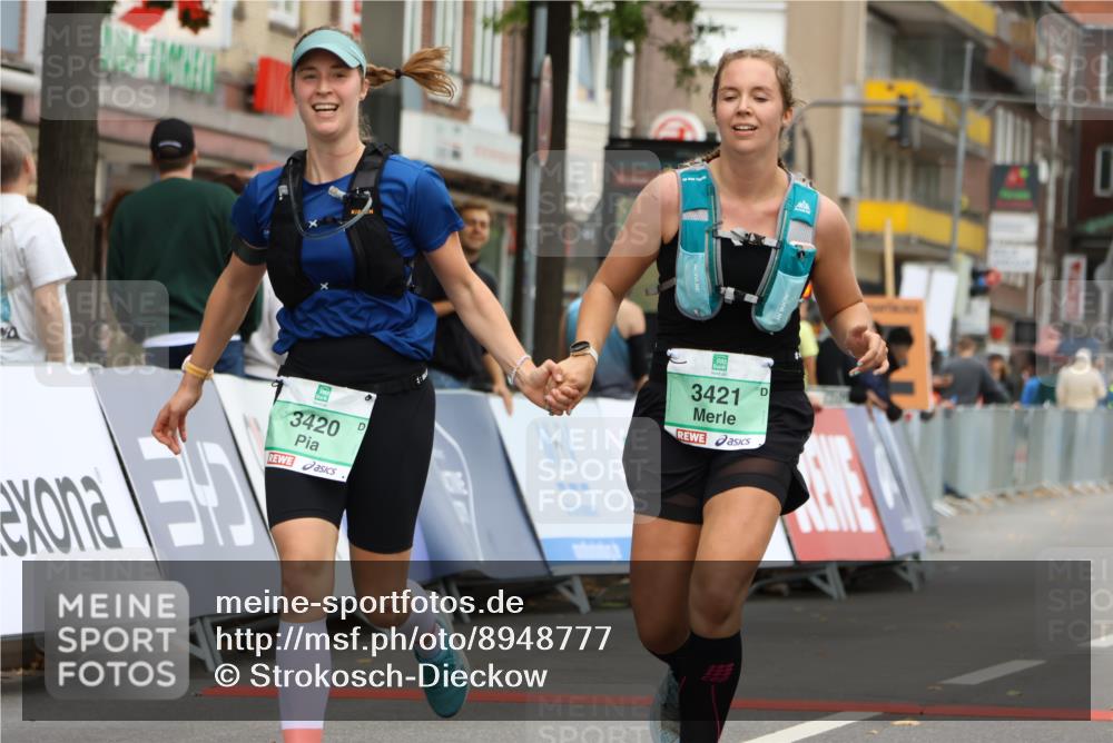 21.09.2025 - PSD Bank Halbmarathon Strokosch-Dieckow http://msf.ph/oto/8948777 21.09.2025 12:47:09 Ziel 3420, 3421 meine-sportfotos.de