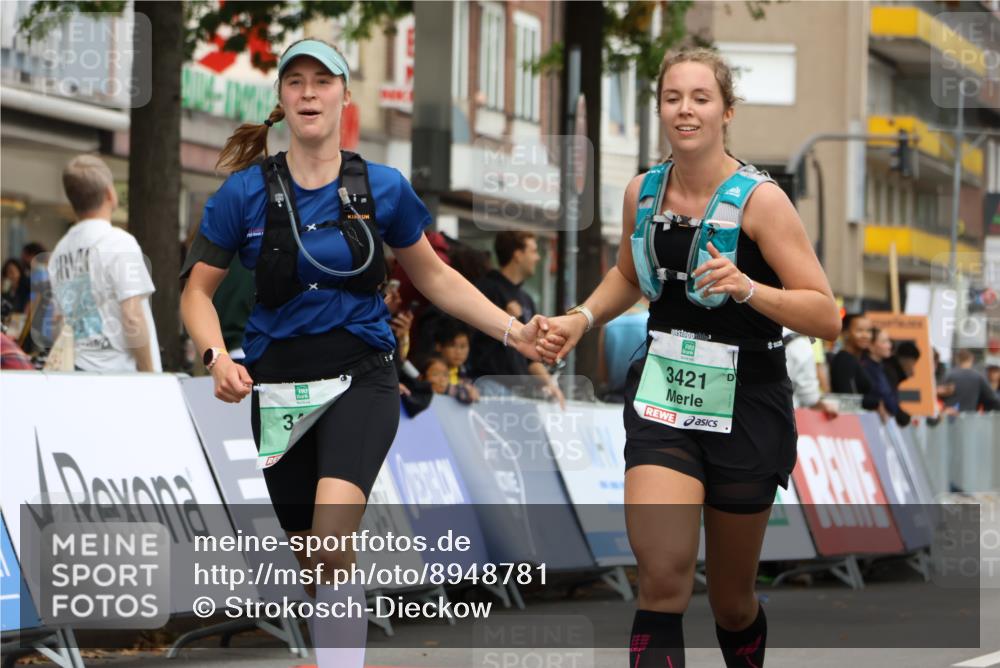 21.09.2025 - PSD Bank Halbmarathon Strokosch-Dieckow http://msf.ph/oto/8948781 21.09.2025 12:47:09 Ziel 3420, 3421 meine-sportfotos.de