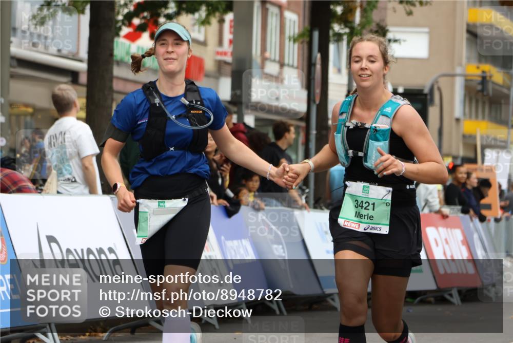 21.09.2025 - PSD Bank Halbmarathon Strokosch-Dieckow http://msf.ph/oto/8948782 21.09.2025 12:47:09 Ziel 3420, 3421 meine-sportfotos.de