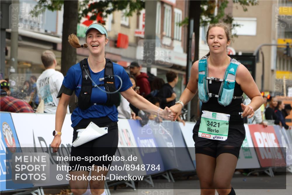 21.09.2025 - PSD Bank Halbmarathon Strokosch-Dieckow http://msf.ph/oto/8948784 21.09.2025 12:47:09 Ziel 3420, 3421 meine-sportfotos.de