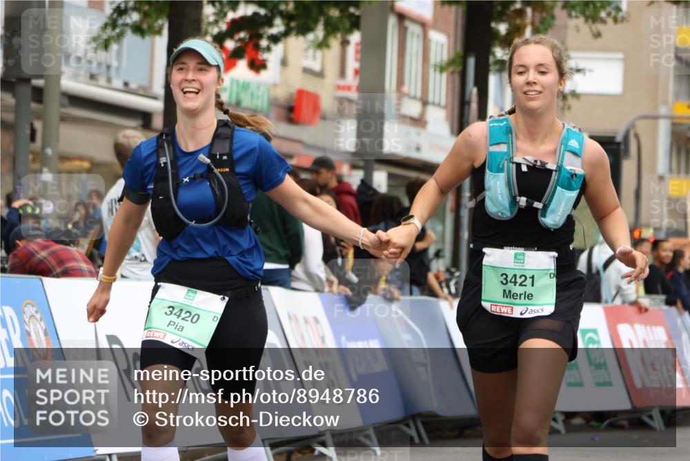 21.09.2025 - PSD Bank Halbmarathon Strokosch-Dieckow http://msf.ph/oto/8948786 21.09.2025 12:47:10 Ziel 3420, 3421 meine-sportfotos.de