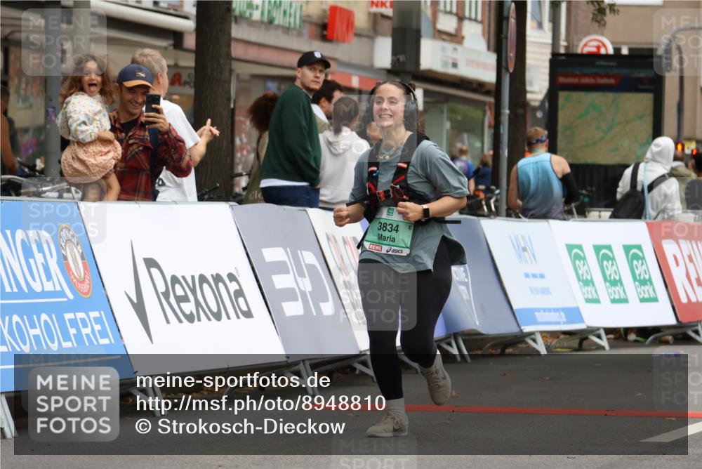 21.09.2025 - PSD Bank Halbmarathon Strokosch-Dieckow http://msf.ph/oto/8948810 21.09.2025 12:48:35 Ziel 3830, 3834 meine-sportfotos.de