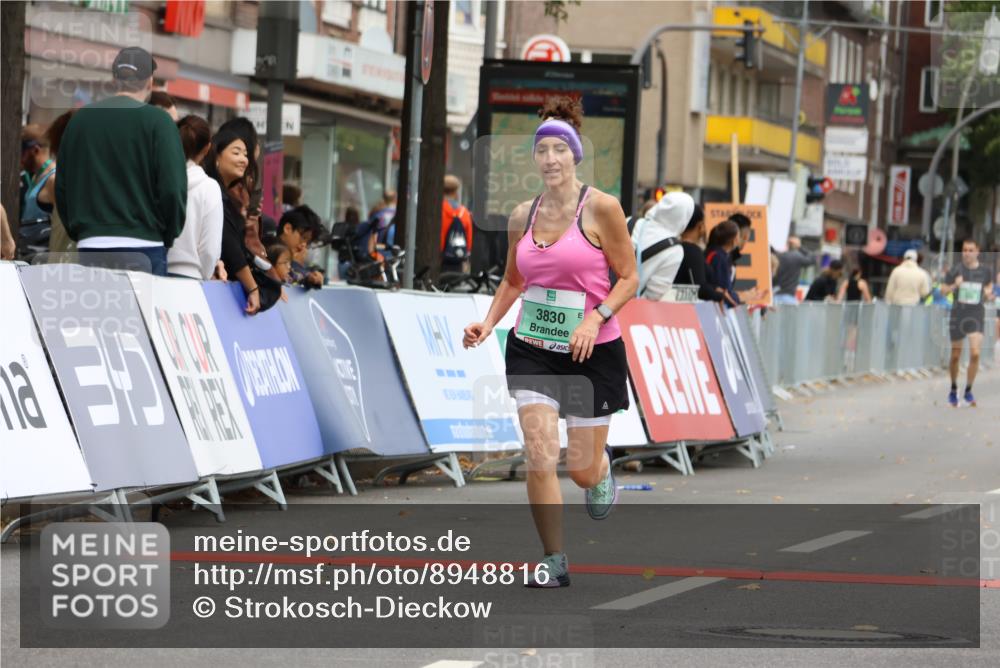 21.09.2025 - PSD Bank Halbmarathon Strokosch-Dieckow http://msf.ph/oto/8948816 21.09.2025 12:48:38 Ziel 3830, 3834 meine-sportfotos.de