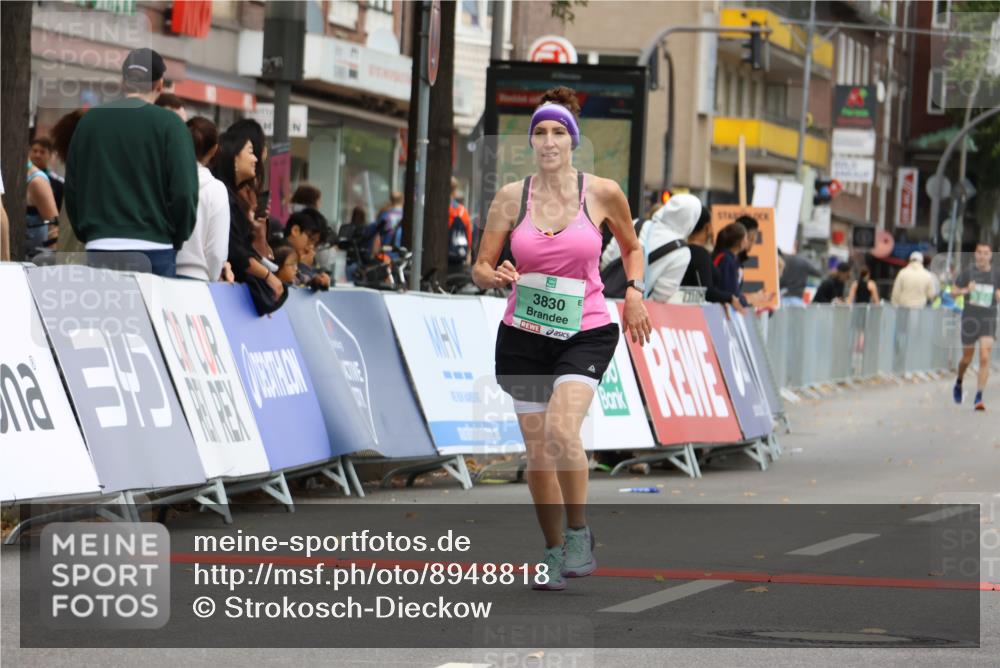 21.09.2025 - PSD Bank Halbmarathon Strokosch-Dieckow http://msf.ph/oto/8948818 21.09.2025 12:48:39 Ziel 3830, 3834 meine-sportfotos.de