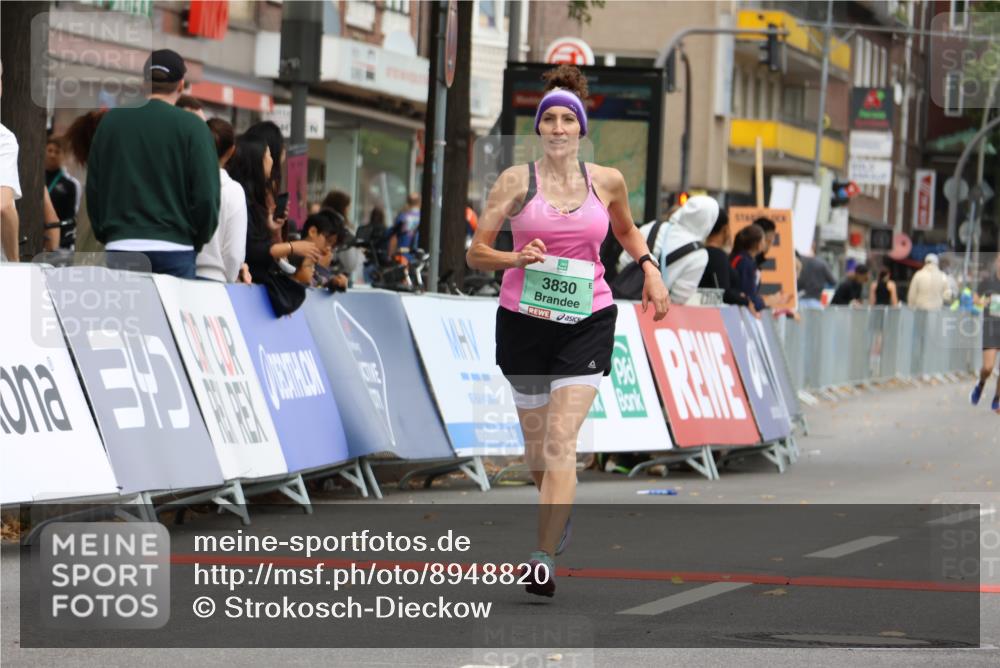 21.09.2025 - PSD Bank Halbmarathon Strokosch-Dieckow http://msf.ph/oto/8948820 21.09.2025 12:48:39 Ziel 3830, 3834 meine-sportfotos.de