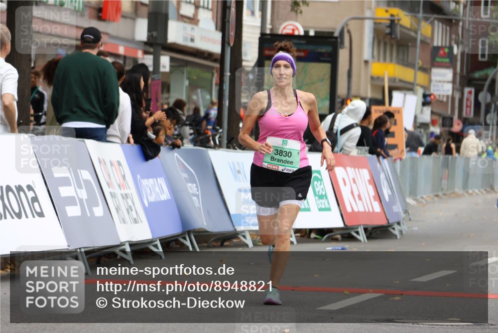 21.09.2025 - PSD Bank Halbmarathon Strokosch-Dieckow http://msf.ph/oto/8948821 21.09.2025 12:48:39 Ziel 3830, 3834 meine-sportfotos.de