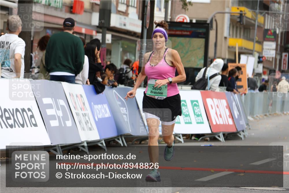 21.09.2025 - PSD Bank Halbmarathon Strokosch-Dieckow http://msf.ph/oto/8948826 21.09.2025 12:48:39 Ziel 3830, 3834 meine-sportfotos.de