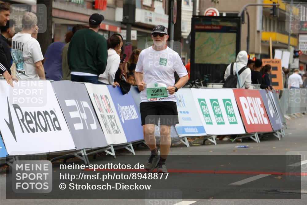 21.09.2025 - PSD Bank Halbmarathon Strokosch-Dieckow http://msf.ph/oto/8948877 21.09.2025 12:49:50 Ziel 1865, 3303, 3985, 3992 meine-sportfotos.de