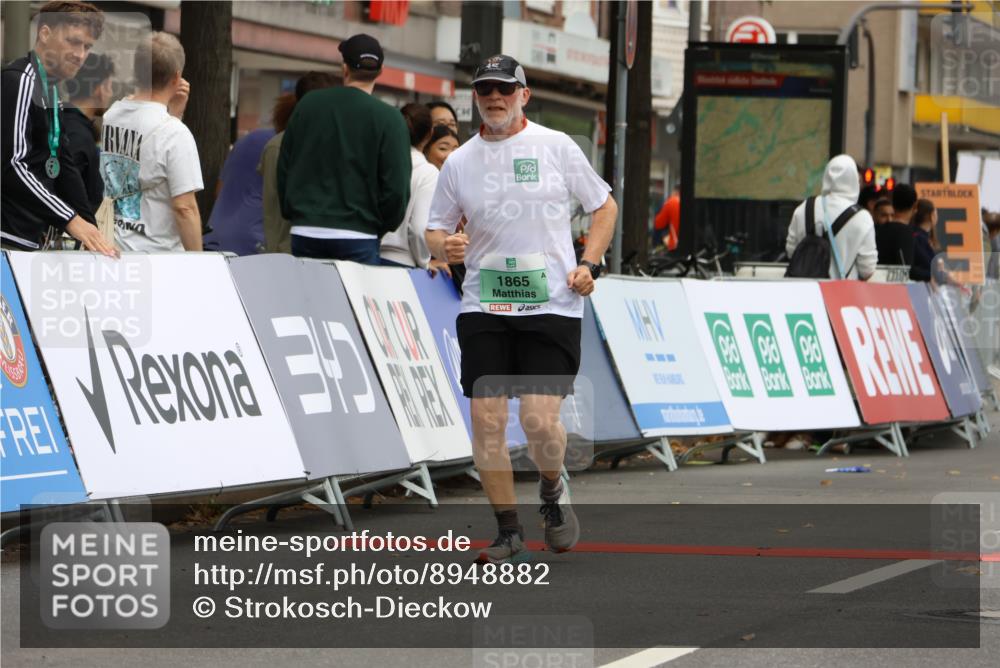 21.09.2025 - PSD Bank Halbmarathon Strokosch-Dieckow http://msf.ph/oto/8948882 21.09.2025 12:49:50 Ziel 1865, 3303, 3985, 3992 meine-sportfotos.de