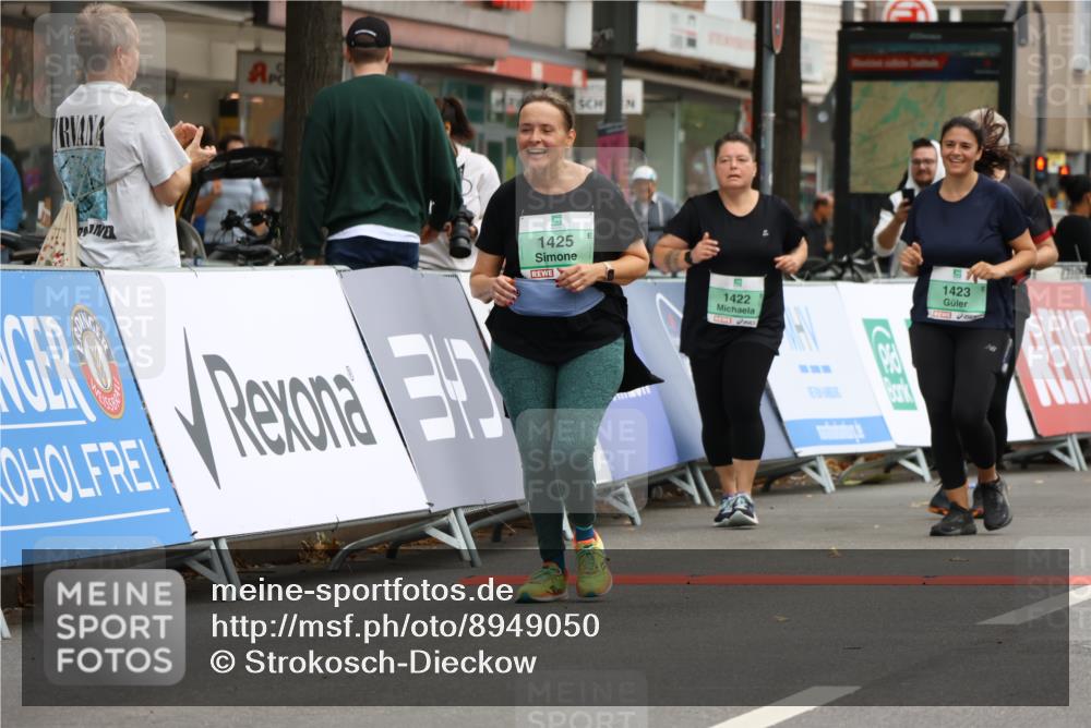 21.09.2025 - PSD Bank Halbmarathon Strokosch-Dieckow http://msf.ph/oto/8949050 21.09.2025 12:55:04 Ziel 1422, 1423, 1424, 1425 meine-sportfotos.de