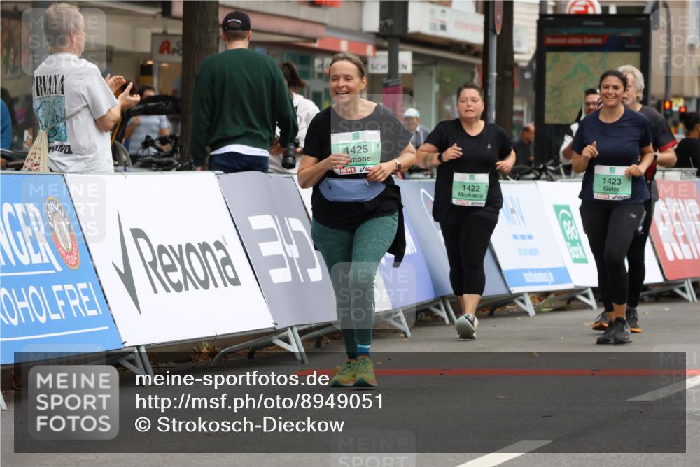 21.09.2025 - PSD Bank Halbmarathon Strokosch-Dieckow http://msf.ph/oto/8949051 21.09.2025 12:55:04 Ziel 1422, 1423, 1424, 1425 meine-sportfotos.de