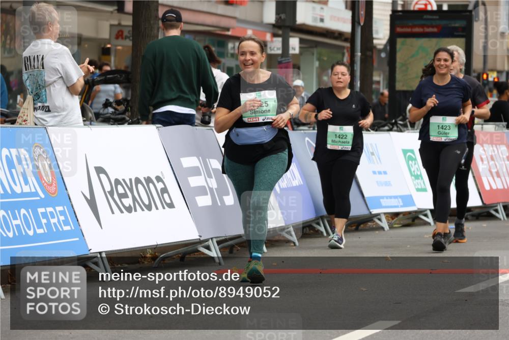 21.09.2025 - PSD Bank Halbmarathon Strokosch-Dieckow http://msf.ph/oto/8949052 21.09.2025 12:55:04 Ziel 1422, 1423, 1424, 1425 meine-sportfotos.de
