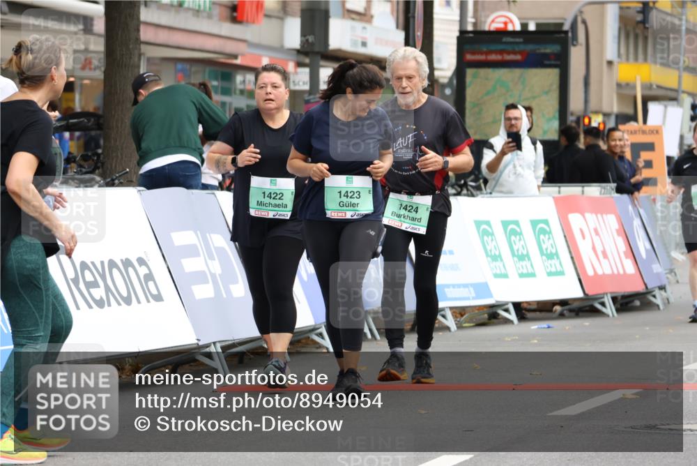 21.09.2025 - PSD Bank Halbmarathon Strokosch-Dieckow http://msf.ph/oto/8949054 21.09.2025 12:55:07 Ziel 1422, 1423, 1424, 1425, 3854 meine-sportfotos.de
