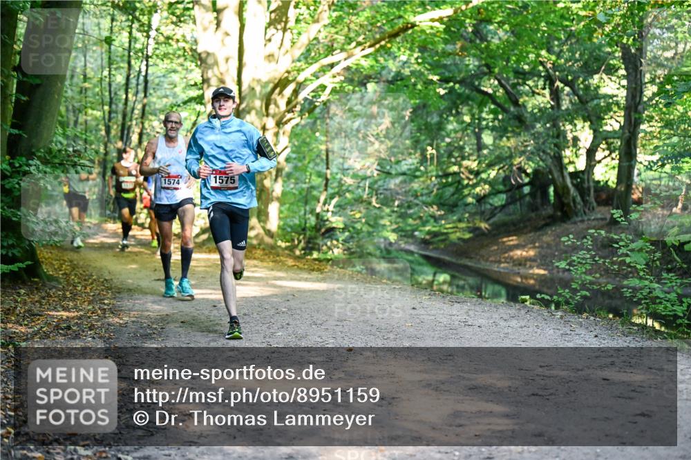 28.09.2025 - 33. Volkslauf durch das schöne Alstertal Dr. Thomas Lammeyer http://msf.ph/oto/8951159 28.09.2025 10:16:56 Laufen 1977, 1574, 1575 meine-sportfotos.de