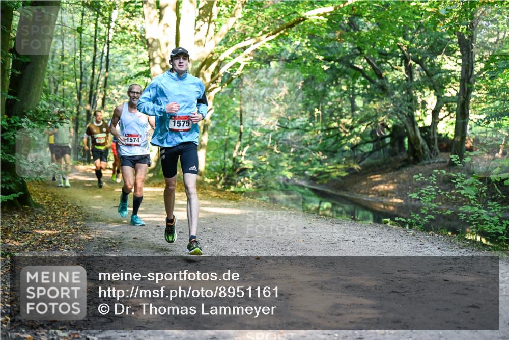 28.09.2025 - 33. Volkslauf durch das schöne Alstertal Dr. Thomas Lammeyer http://msf.ph/oto/8951161 28.09.2025 10:16:57 Laufen 1574, 1575 meine-sportfotos.de