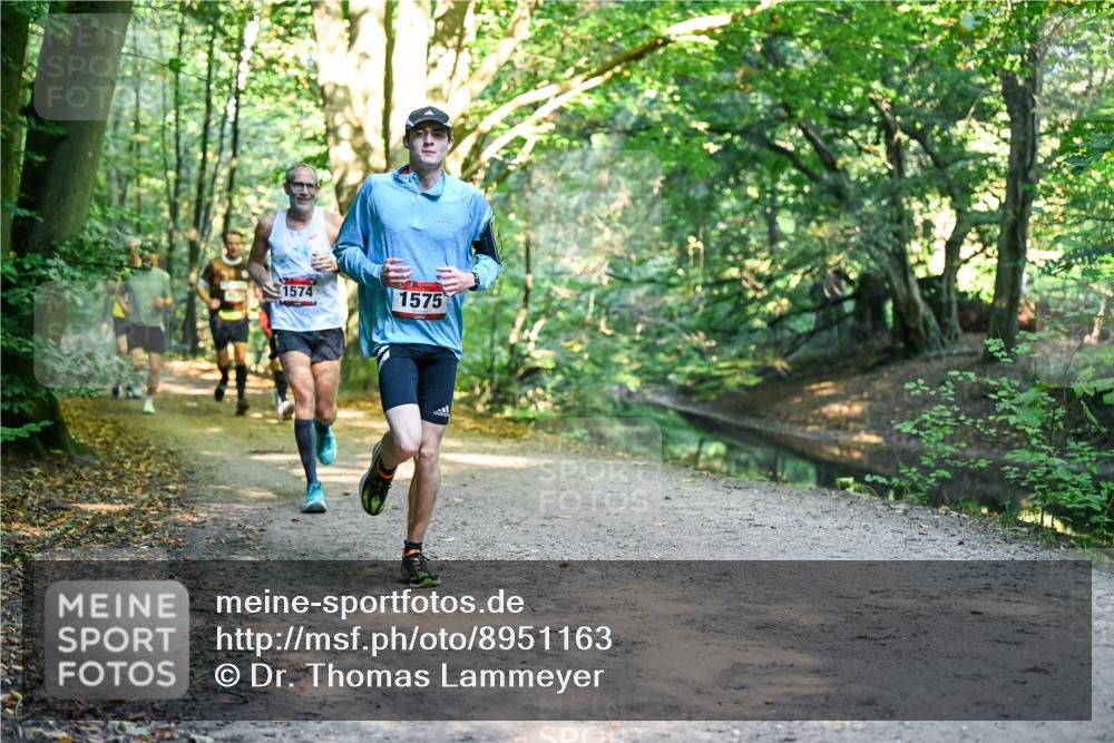 28.09.2025 - 33. Volkslauf durch das schöne Alstertal Dr. Thomas Lammeyer http://msf.ph/oto/8951163 28.09.2025 10:16:57 Laufen 1574, 1575 meine-sportfotos.de