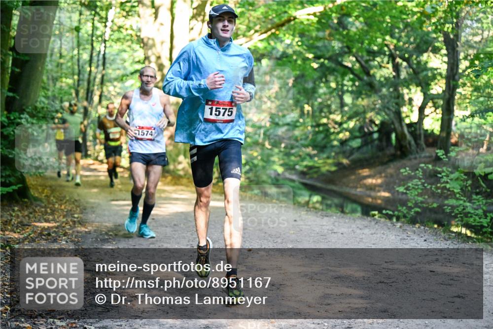 28.09.2025 - 33. Volkslauf durch das schöne Alstertal Dr. Thomas Lammeyer http://msf.ph/oto/8951167 28.09.2025 10:16:57 Laufen 1574, 1575 meine-sportfotos.de