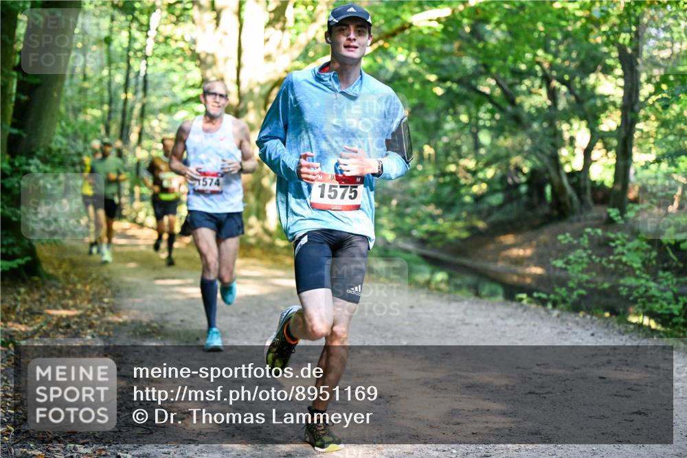 28.09.2025 - 33. Volkslauf durch das schöne Alstertal Dr. Thomas Lammeyer http://msf.ph/oto/8951169 28.09.2025 10:16:58 Laufen 1574, 1575 meine-sportfotos.de