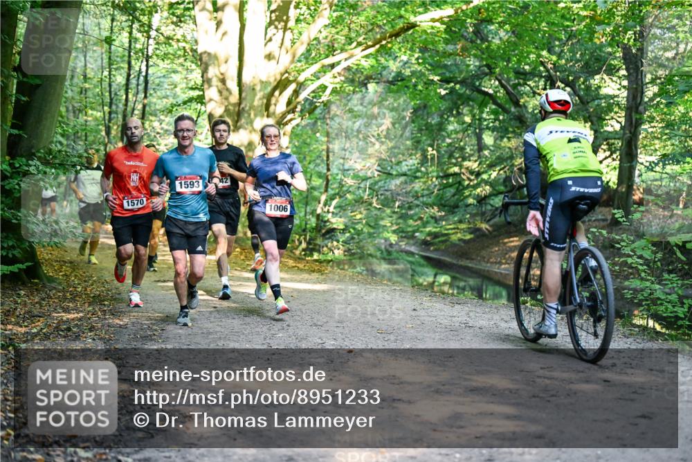 28.09.2025 - 33. Volkslauf durch das schöne Alstertal Dr. Thomas Lammeyer http://msf.ph/oto/8951233 28.09.2025 10:17:09 Laufen 1570, 1593, 1006 meine-sportfotos.de