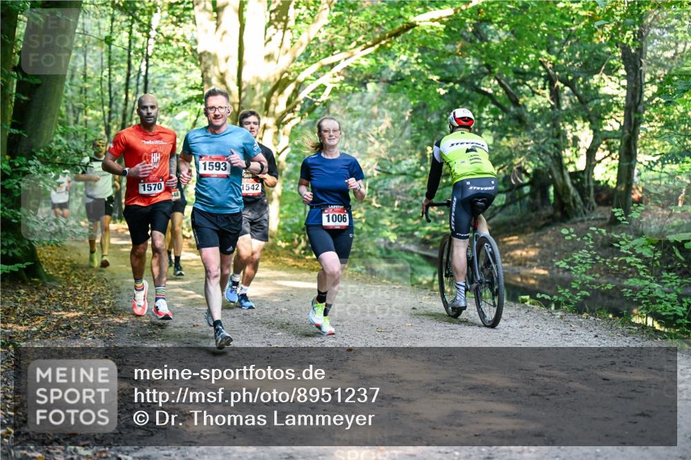 28.09.2025 - 33. Volkslauf durch das schöne Alstertal Dr. Thomas Lammeyer http://msf.ph/oto/8951237 28.09.2025 10:17:09 Laufen 1570, 1593, 1542, 1006 meine-sportfotos.de