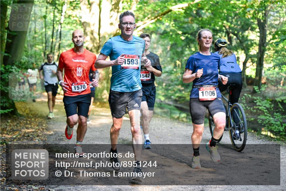 28.09.2025 - 33. Volkslauf durch das schöne Alstertal Dr. Thomas Lammeyer http://msf.ph/oto/8951244 28.09.2025 10:17:10 Laufen 1570, 1593, 1542, 1006 meine-sportfotos.de