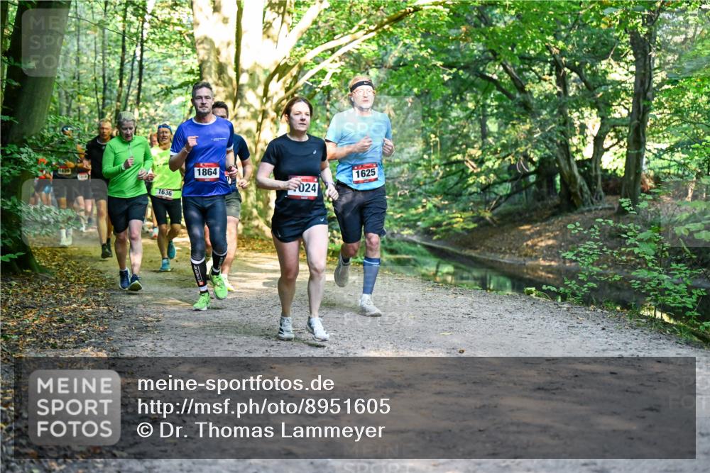 28.09.2025 - 33. Volkslauf durch das schöne Alstertal Dr. Thomas Lammeyer http://msf.ph/oto/8951605 28.09.2025 10:18:42 Laufen 1629, 1636, 1864, 1625, 024 meine-sportfotos.de