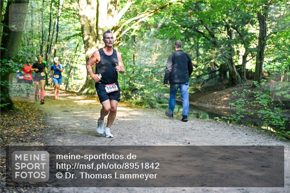 28.09.2025 - 33. Volkslauf durch das schöne Alstertal Dr. Thomas Lammeyer http://msf.ph/oto/8951842 28.09.2025 10:19:26 Laufen 1611, 1642 meine-sportfotos.de