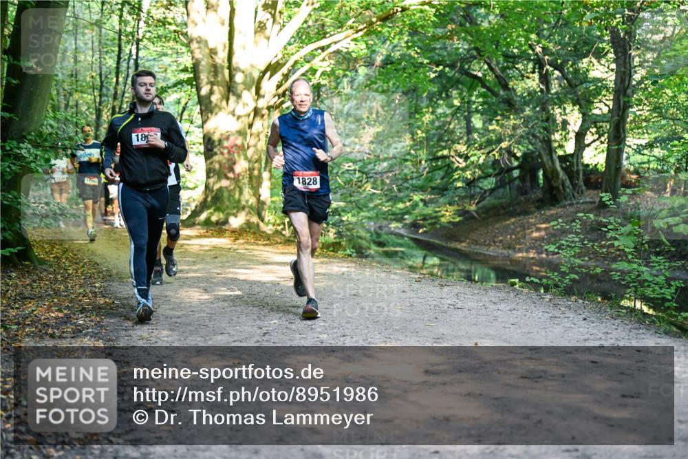 28.09.2025 - 33. Volkslauf durch das schöne Alstertal Dr. Thomas Lammeyer http://msf.ph/oto/8951986 28.09.2025 10:19:52 Laufen 18, 1050, 1828 meine-sportfotos.de