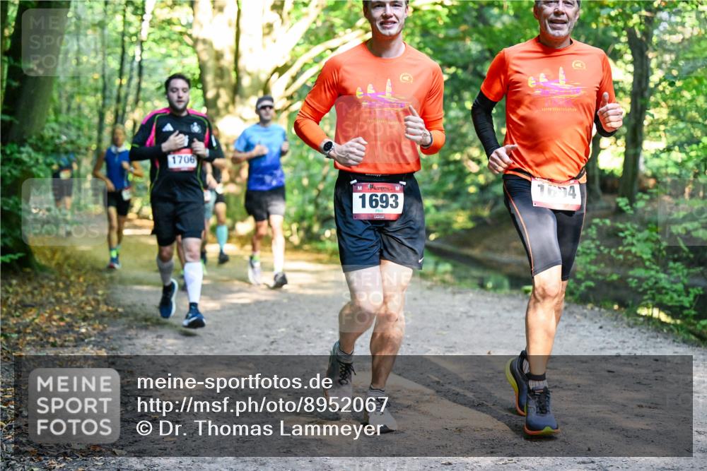 28.09.2025 - 33. Volkslauf durch das schöne Alstertal Dr. Thomas Lammeyer http://msf.ph/oto/8952067 28.09.2025 10:20:05 Laufen 1706, 1693, 1694 meine-sportfotos.de