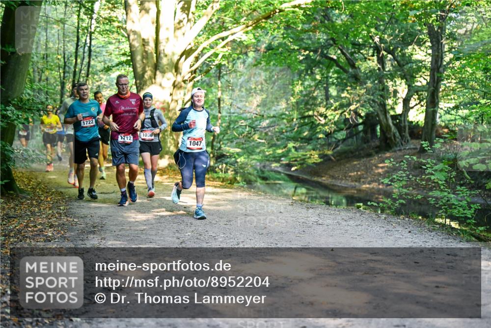28.09.2025 - 33. Volkslauf durch das schöne Alstertal Dr. Thomas Lammeyer http://msf.ph/oto/8952204 28.09.2025 10:20:42 Laufen 1722, 1712, 1036, 1047 meine-sportfotos.de